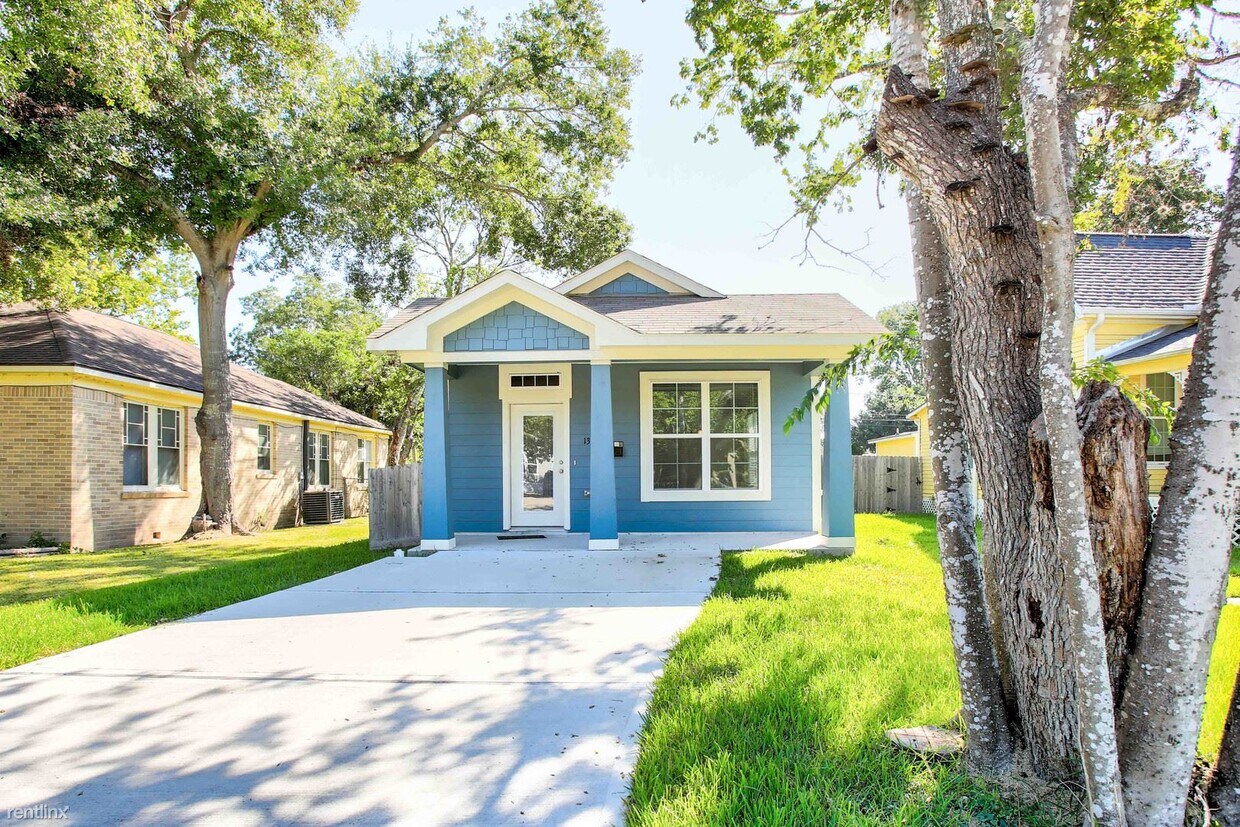 Foto principal - 3 br, 1 bath House - 1305 4th St