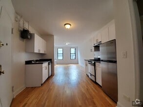 Building Photo - 226 E 89th St