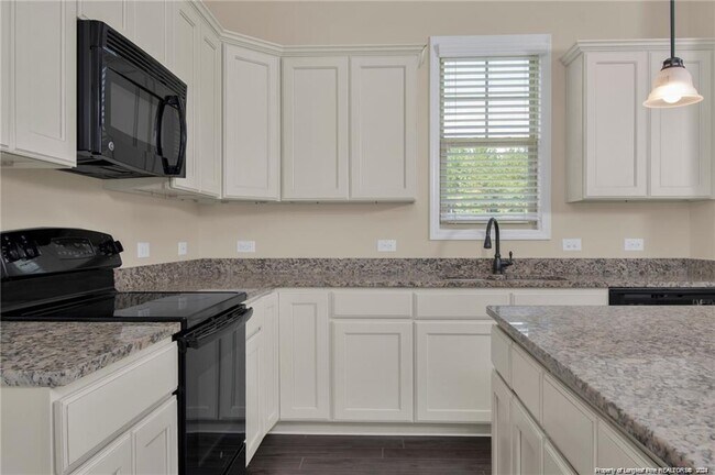 Building Photo - 23 Lumina Ct