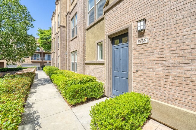 Building Photo - 1133 Jewett Dr