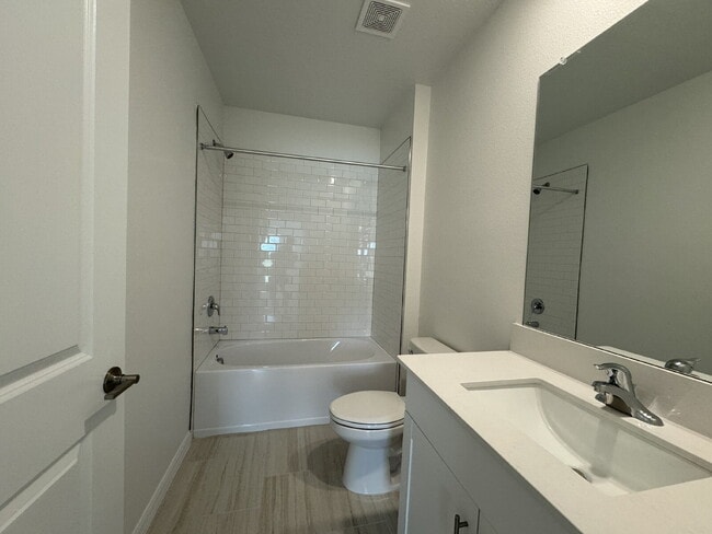 Foto del edificio - 11661 Radiant Shr Lp