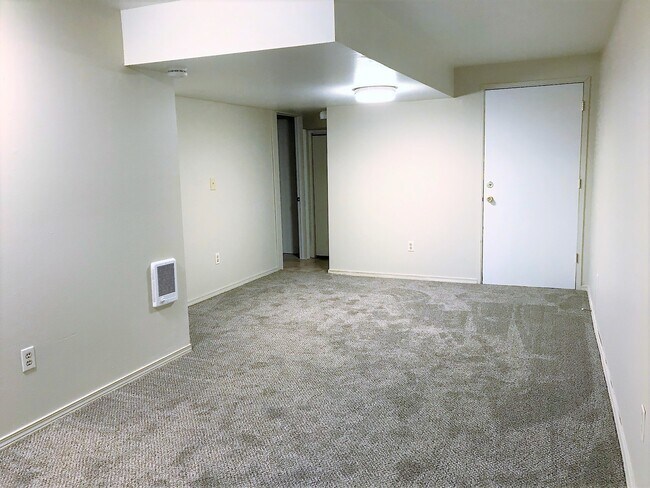 Building Photo - Fresh New Look- Lower Level  1 Bedroom Unit
