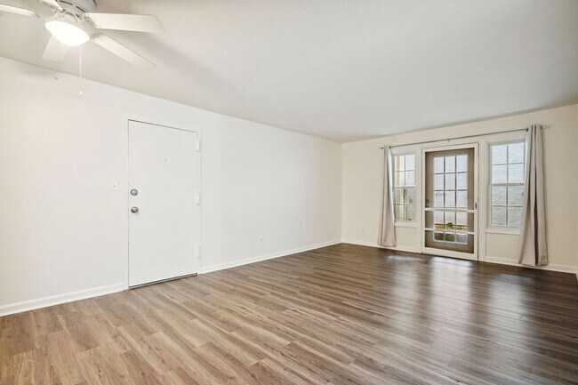 Foto del edificio - 5900 Prince George Dr