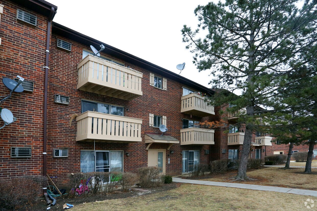 Building Photo - 134 Classic Rd