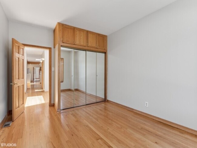 Foto del edificio - 4329 N Western Ave