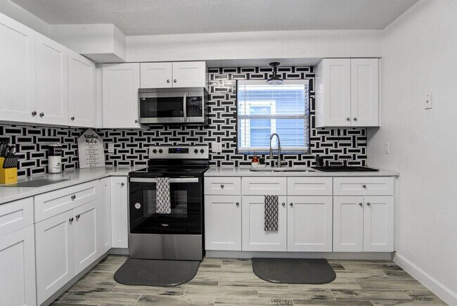 Foto del edificio - 1422 Dauphin Ln