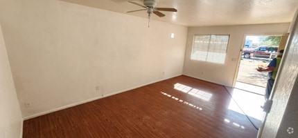 Building Photo - 578 W 18th Ave