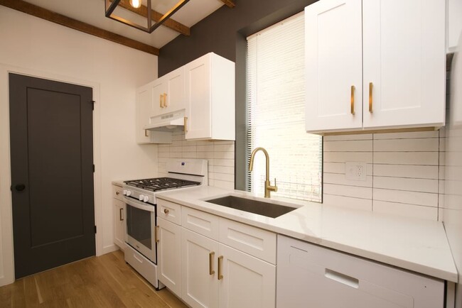 Foto del edificio - 908 N California Ave
