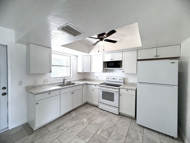 Foto del edificio - 2621 Nightshade Ln