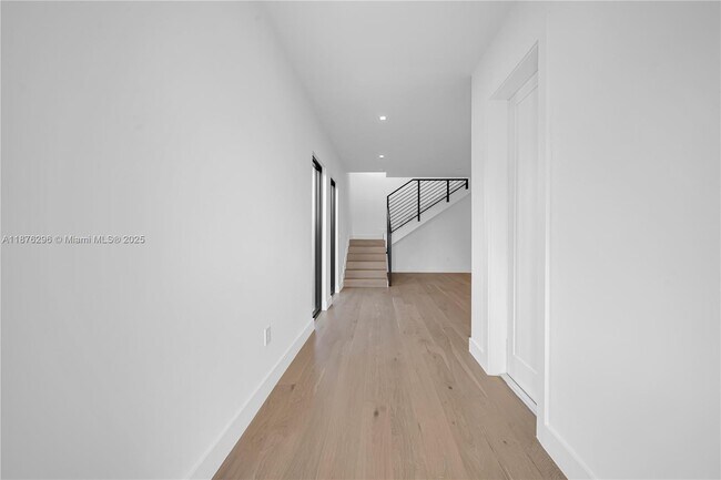 Foto del edificio - 3327 SW 24th St