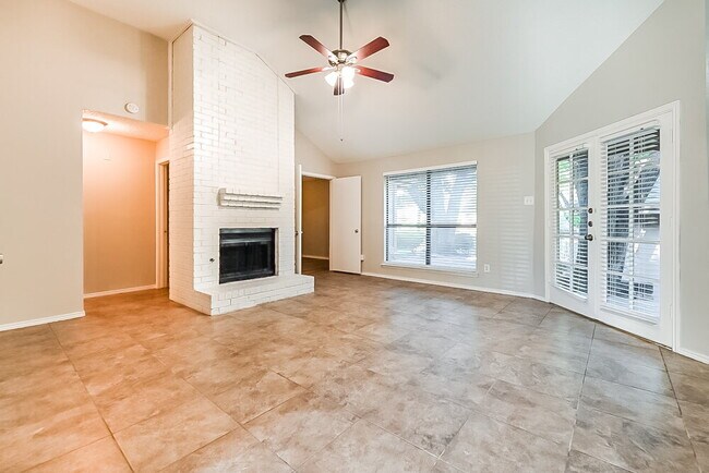 Foto del edificio - 5609 Winding Woods Trail