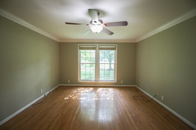 Building Photo - 112 Seminole Dr