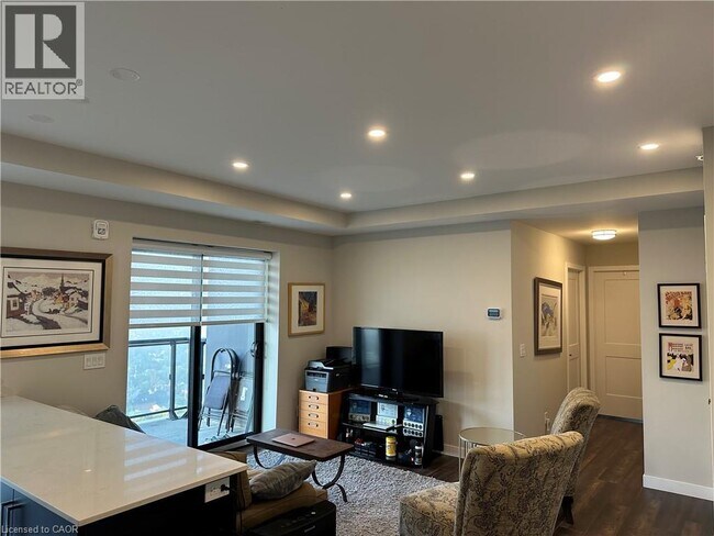 Photo du bâtiment - 15 Queen St S