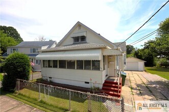 Building Photo - 101 Hickory St