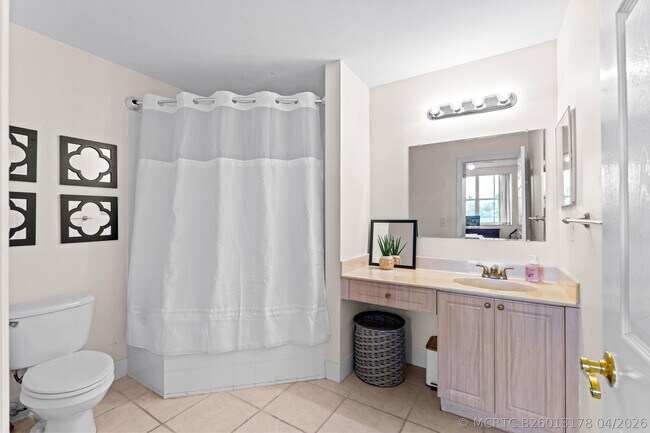 Building Photo - 2080 Greenview Shores Blvd