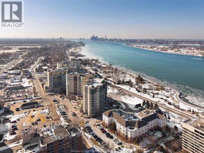 Photo du bâtiment - 5055 Riverside Dr E