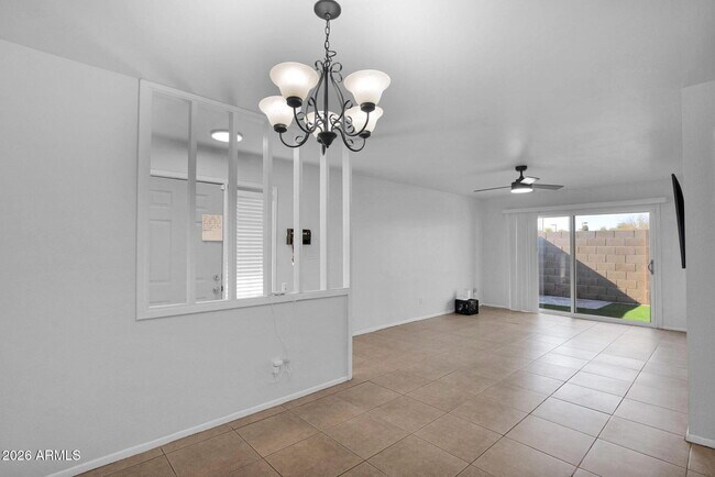 Foto del edificio - 1808 E Center Ln