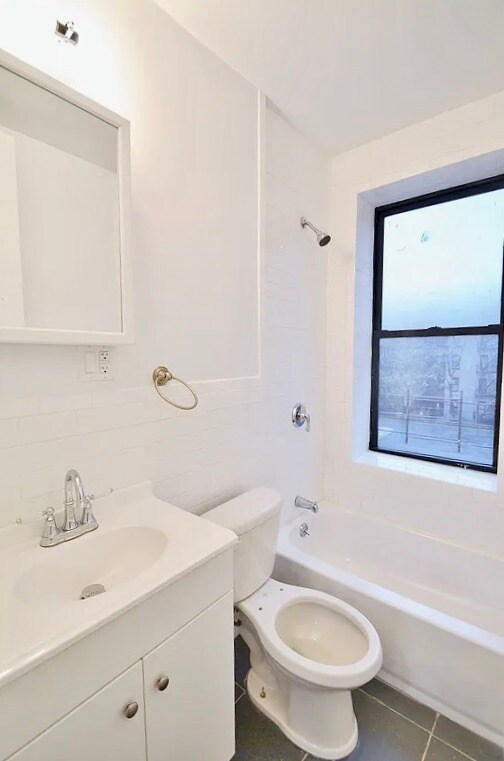 Building Photo - 517 W 161st St