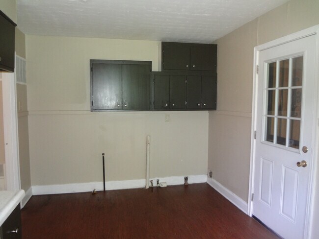 Building Photo - First Month Free on a 18-Month Lease!!