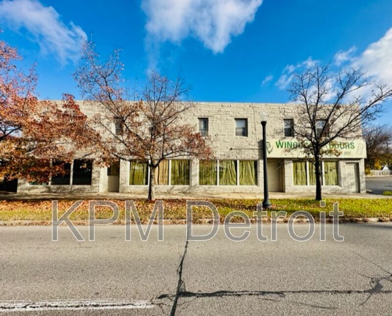 Foto principal - 29222 Grand River Ave