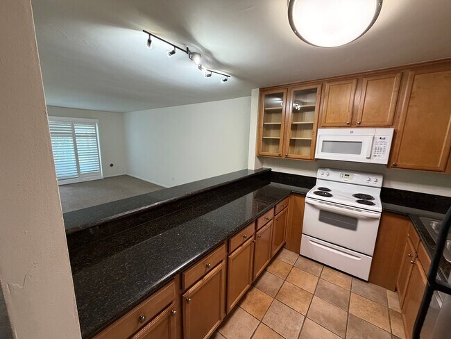 Foto del edificio - 3030 Suncrest Dr