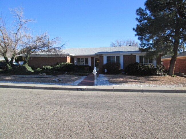Building Photo - Coming Soon In The NE Heights!