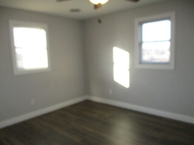 Building Photo - 220 E Railroad Ave