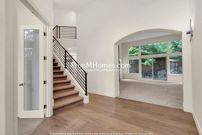 Foto del edificio - Luxury Five Bedroom Home in West Linn w/ S...