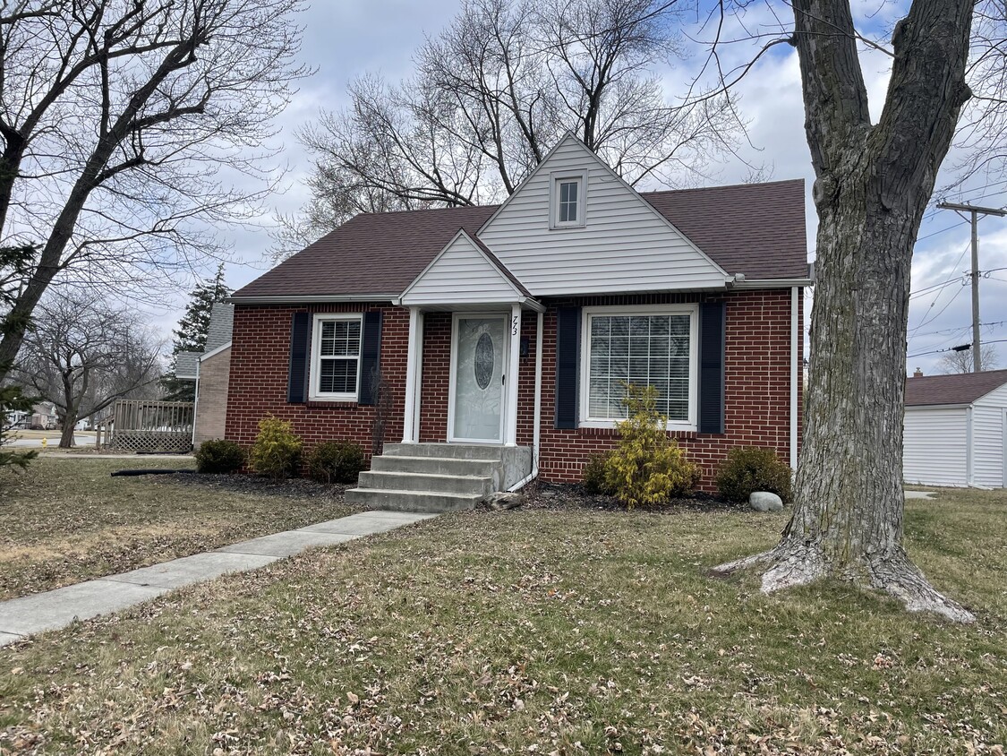 Primary Photo - 773 S Primrose Pl