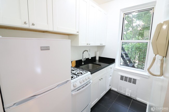 Building Photo - 242 East 89th Street