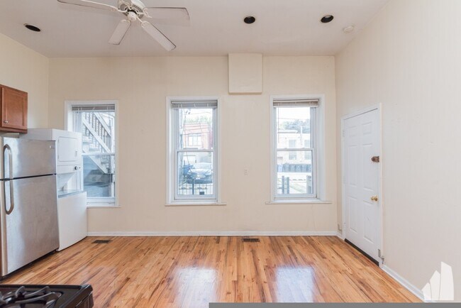 Foto del edificio - 2454 N Southport Ave