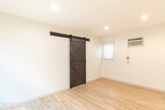 Building Photo - 1 br, 1 bath Apartment - 1208 Daisy Avenue...