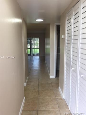 Foto principal - 10401 NW 8th St