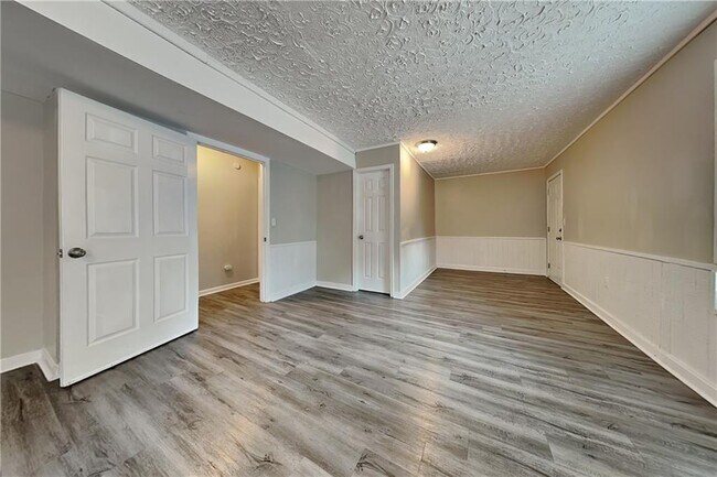 Foto del edificio - 450 Aristocrat Dr SW