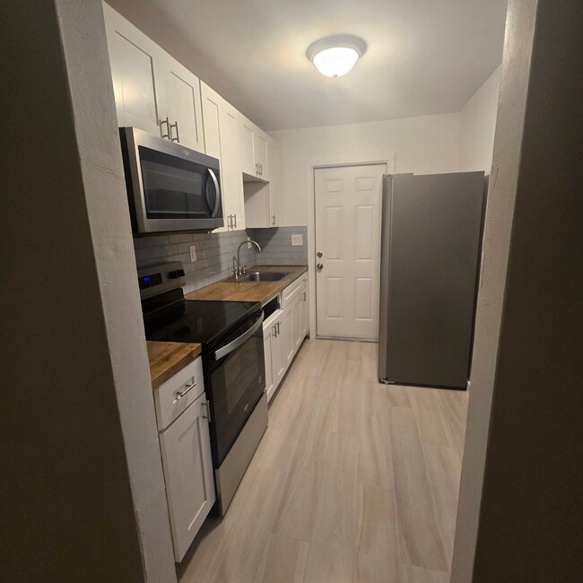 Foto del edificio - 1720 NE 62nd St