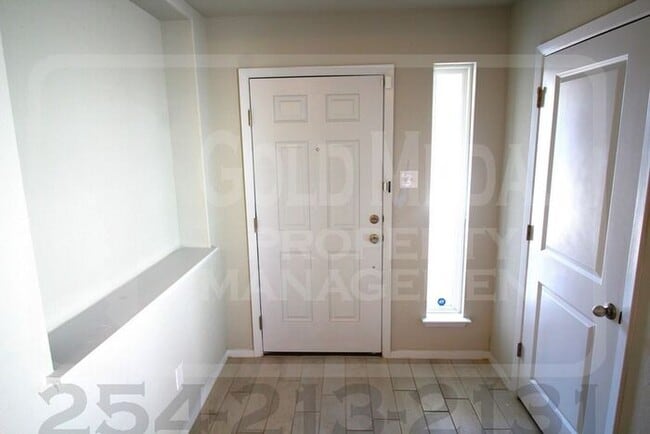 Building Photo - 335 Black Opal Dr