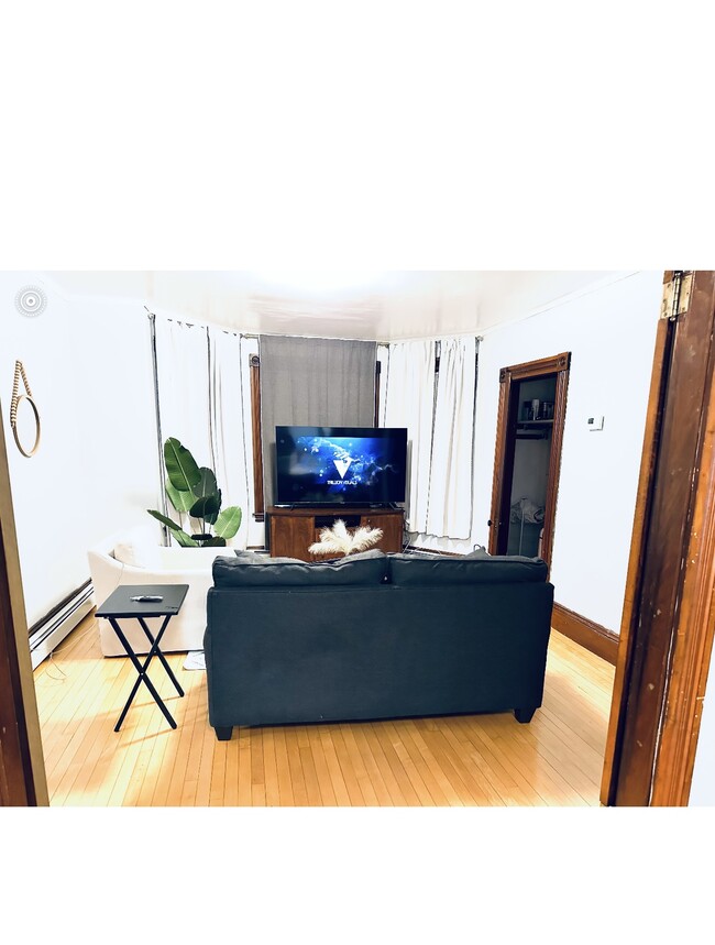 Building Photo - 269 Center St