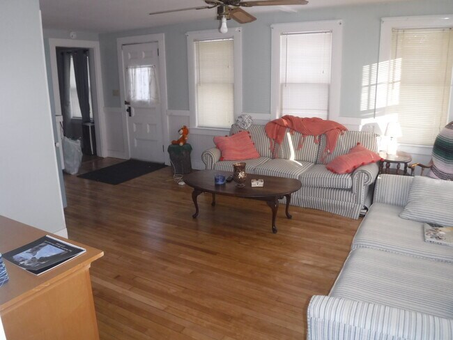 Foto del edificio - 32 College Ave