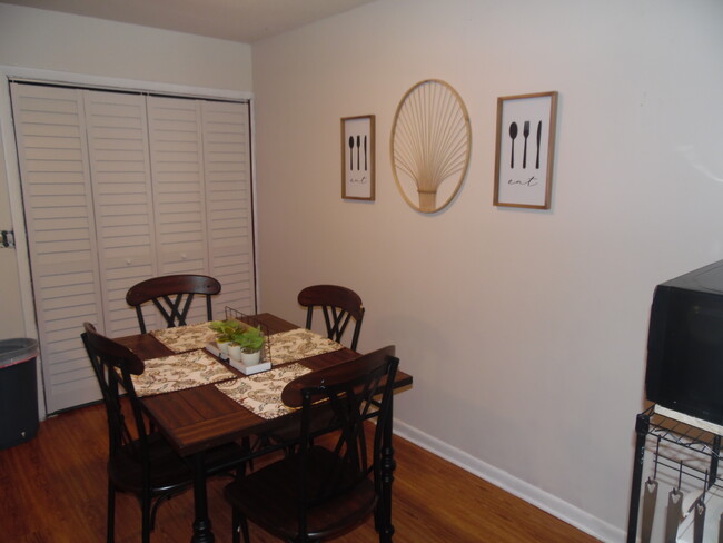 Dining Area - 153 Lakeview Dr