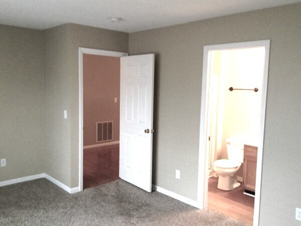 Foto del edificio - 3915 Little Creek Dr