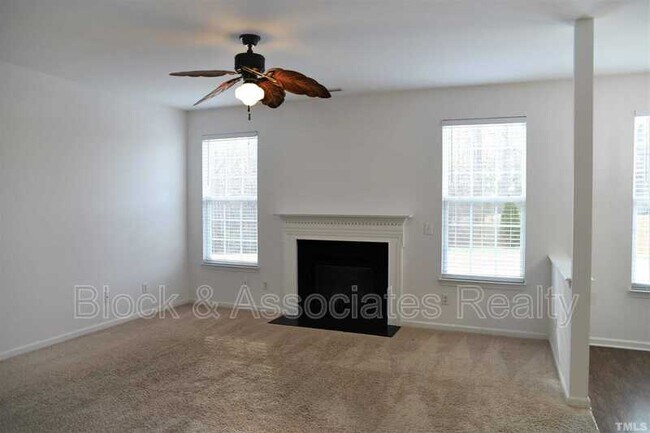 Foto del edificio - 128 Touvelle Ct