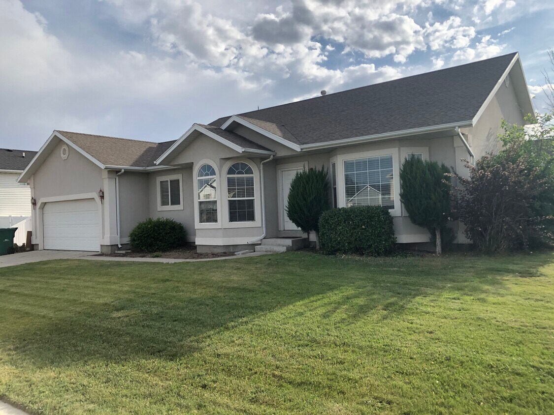 830 W St, Lehi, UT 84043 House for Rent in Lehi, UT