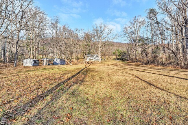 Foto del edificio - Charming Country Cottage Now Available