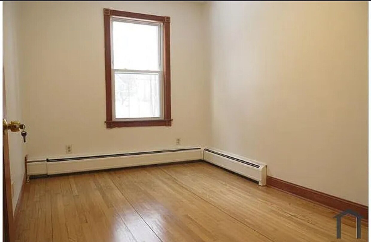 Foto del edificio - Spacious 3-bedroom, 1st-floor apartment located in a quiet residential neighborhood of Westfield.