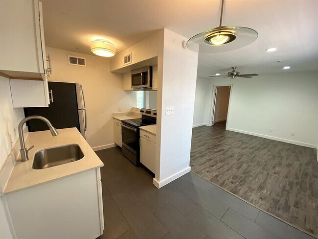 Building Photo - 5404 Reiger Ave