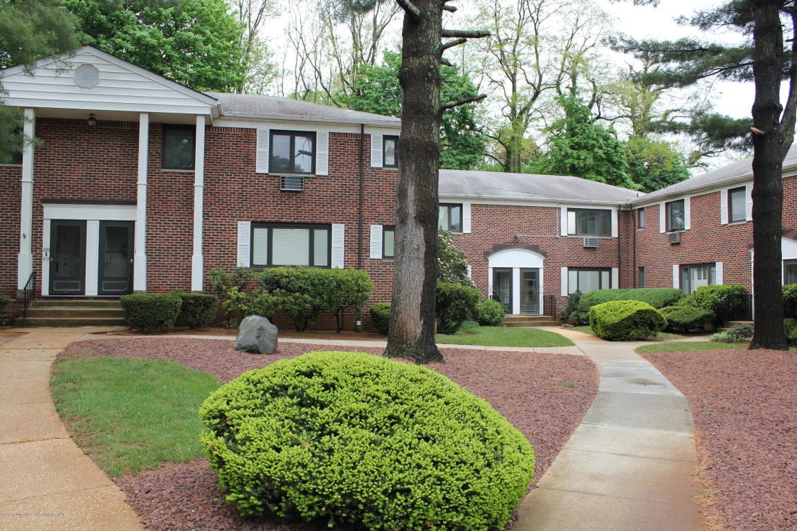 216 Manor E, Red Bank, NJ 07701 Condo for Rent in Red Bank, NJ