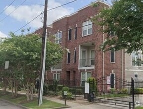 Building Photo - 2313 Hutchins St