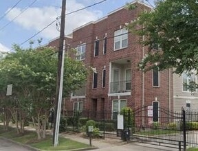Building Photo - 2313 Hutchins St