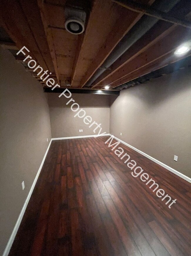 Building Photo - 2116 Doe Run Dr