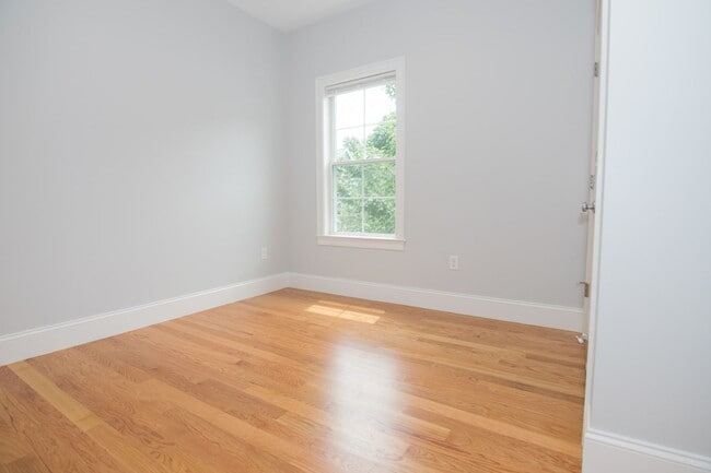 Photo - Amazing 4 Bed 2 Bath Available 9/1 in Allston House